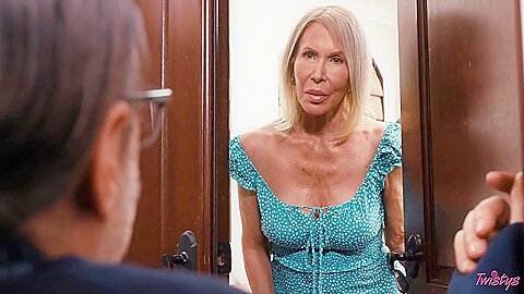 Horny Mature Lesbian Fucks Teen 18+ Mind-blowing Porn Movie